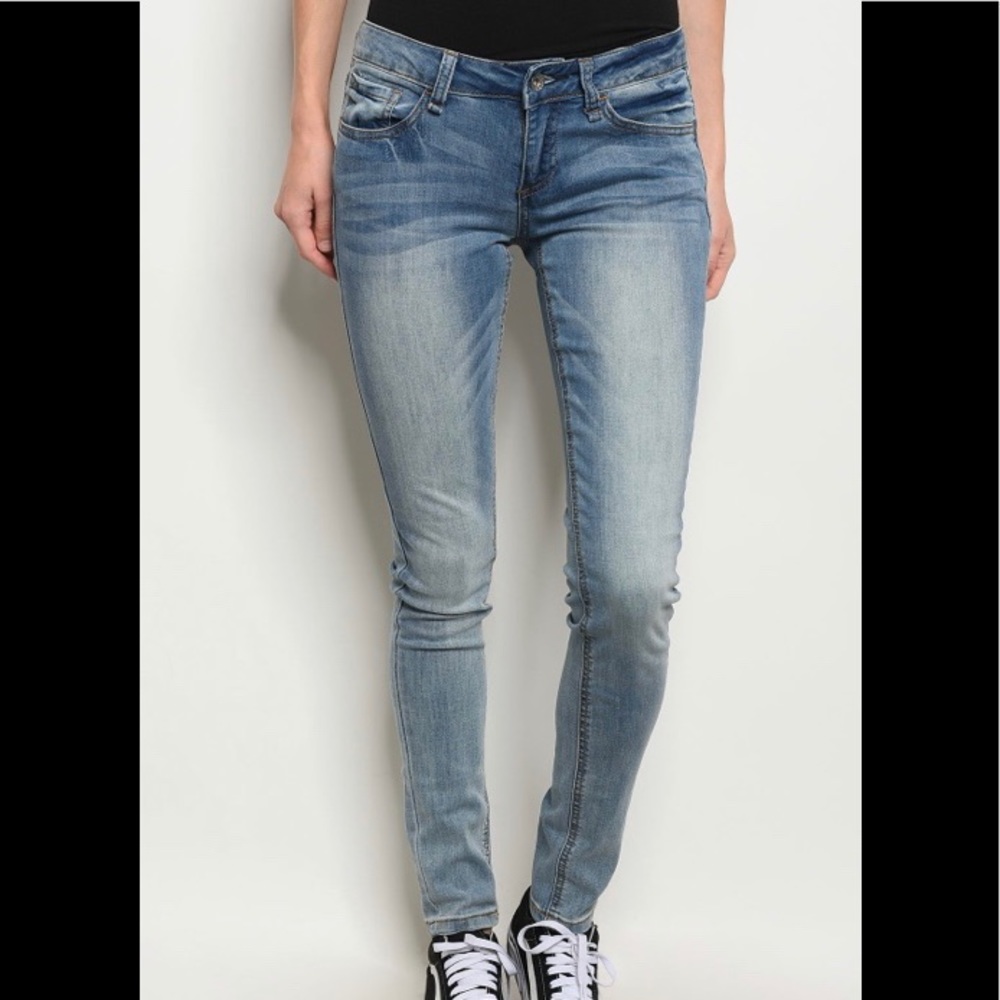 🎈2/$20🎈 ALMOST GONE Special A Skinny Jeans - Picture 4 of 5